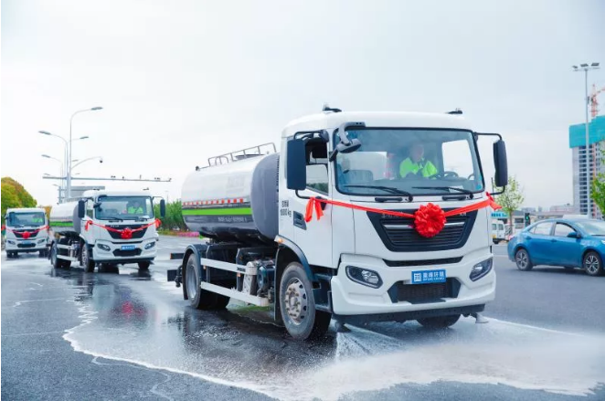 新时代中国城市美容师！YABO鸭脖环境新能源环卫车可减排4.5万吨污染物